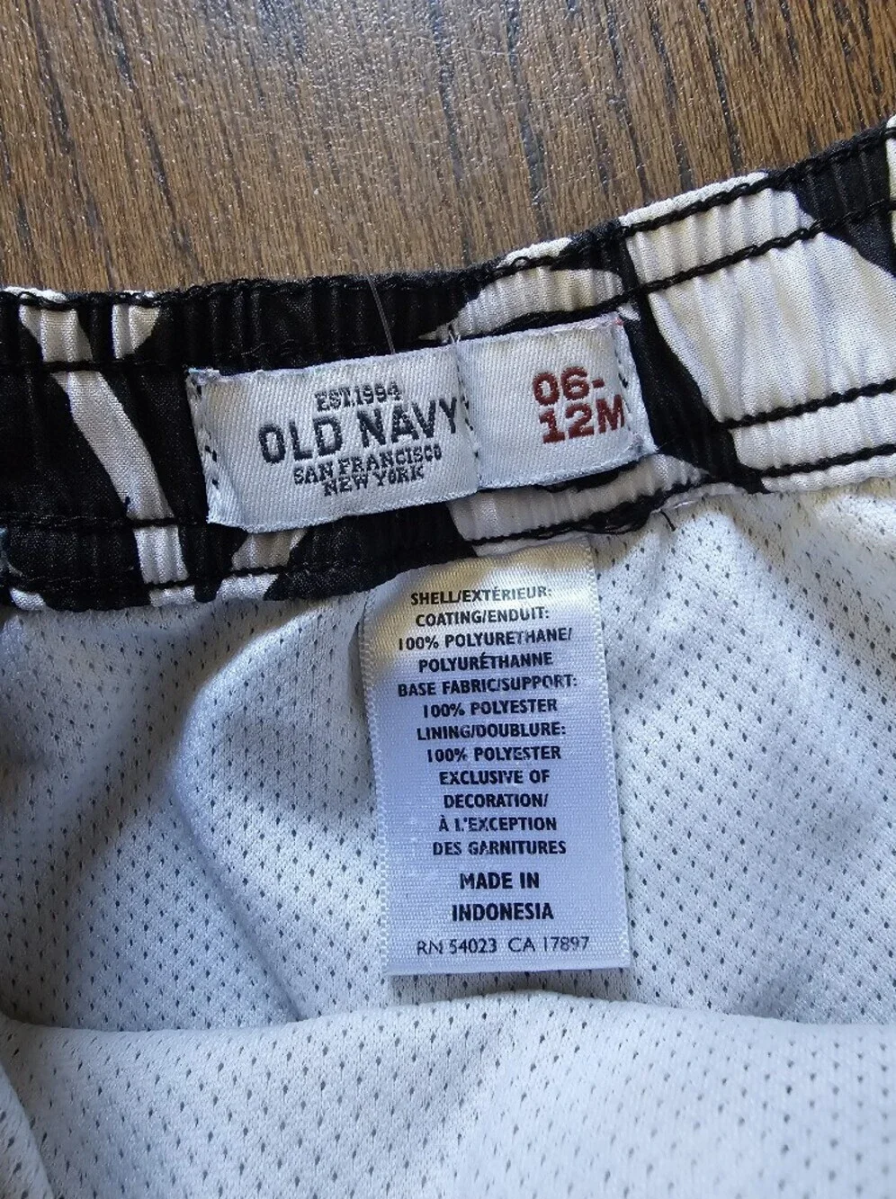 Old Navy Black & White Floral Swim Trunks Size Infant Boys 6-12 Months